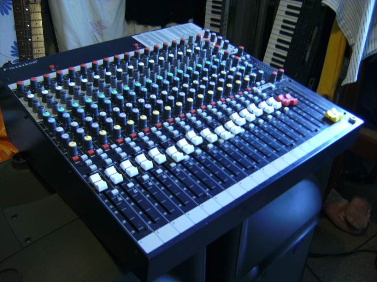 Soundcraft FX16 II Mixer (inbuilt Lexicon FX)
