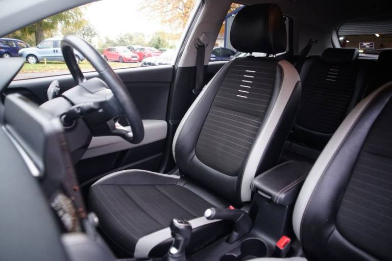 2022 Kia Stonic 1.0 T-GDi MHEV Connect SUV 5dr Petrol Hybrid Manual Euro 6 (s/s) (118 bhp) HATCHB...