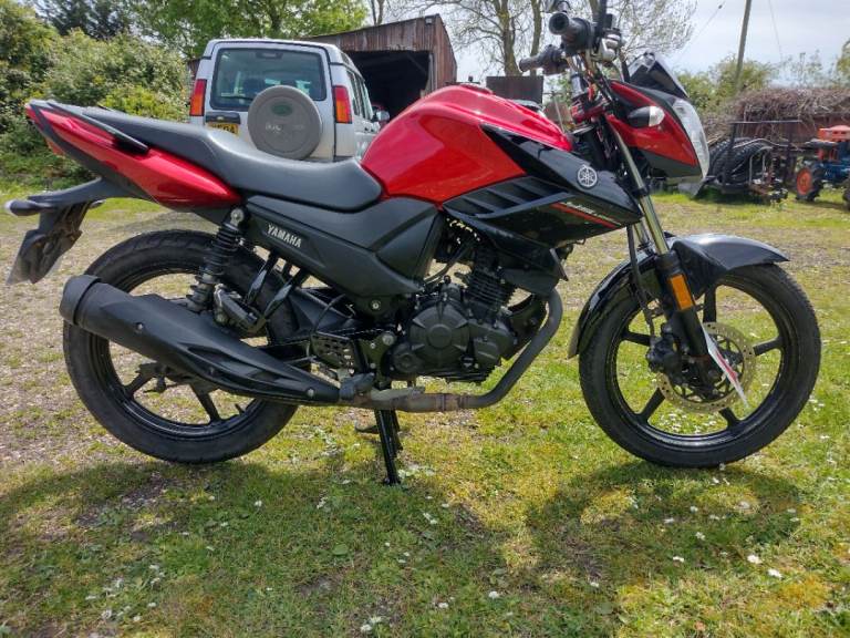 2018 18 YAMAHA YS 125 LEARNER LEGAL 12K MILES. Red. Just serviced. 2 Keys. VGC.