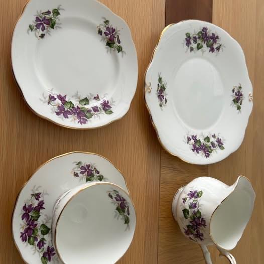 Vintage Duchess “Violets” 6 Place settings Tea Set