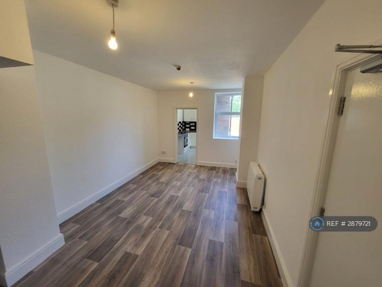 1 bedroom flat in Charnwood Street, Derby, DE1 (1 bed) (#2879721)