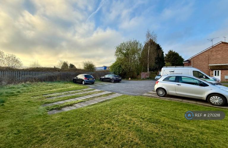 Studio flat in Marsh Close, Leicester, LE4 (#2713218)