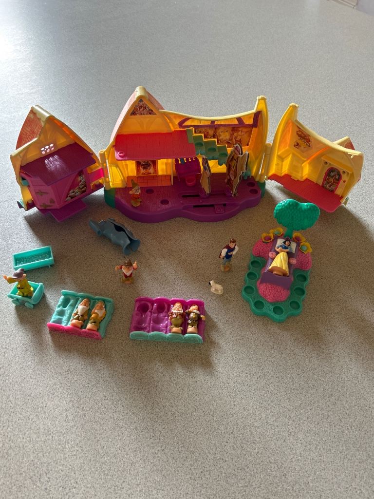 Vintage Polly Pocket Snow White Cottage