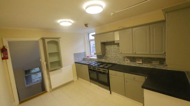 Double room to let in Windham rd. Springbourne. 