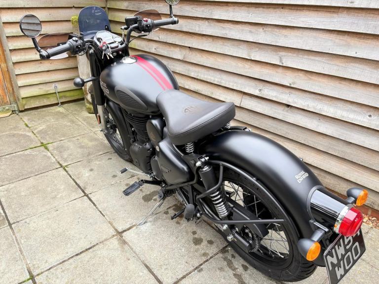 2023 / 23 Royal Enfield CLASSIC 350 £3250 Black 201 miles.
