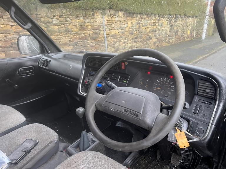 TOYOTA HIACE PANEL VAN 2.4D DIESEL LONG WHEEL BASE (LWB) BLACK