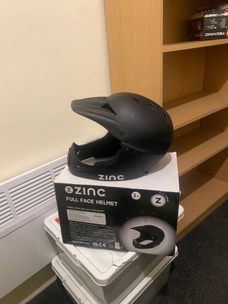 Zinc Full Face Helmet – Black, Kids Size, Good Condition