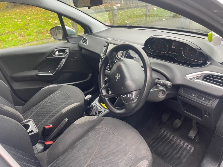 Peugeot, 208, Hatchback, 2012, Manual, 1199 (cc), 5 doors