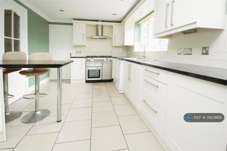 4 bedroom house in Woodview, Basildon, SS16 (4 bed) (#2923868)