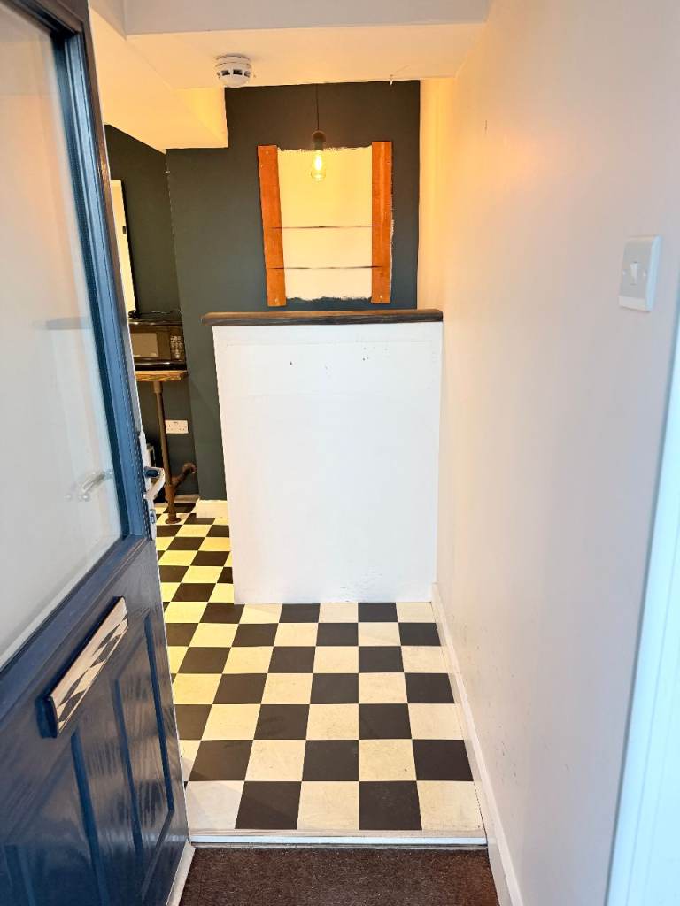 Prime Commercial Property for Rent near Leeds Bradford Airport – Former Hair Salon Barbers