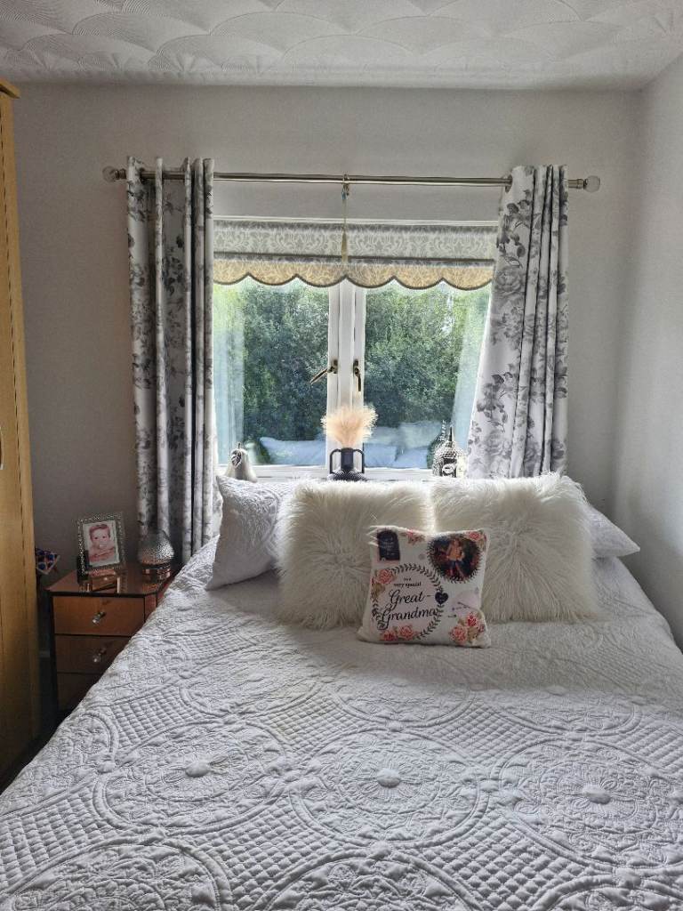 Holly willabe blk out curtains. 