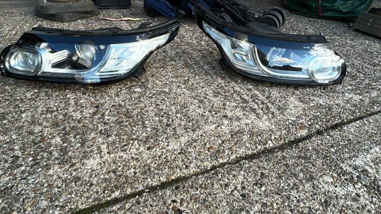 Range Rover Headlights Pair (Part No: DK62 13W029-DG) – Genuine Land Rover