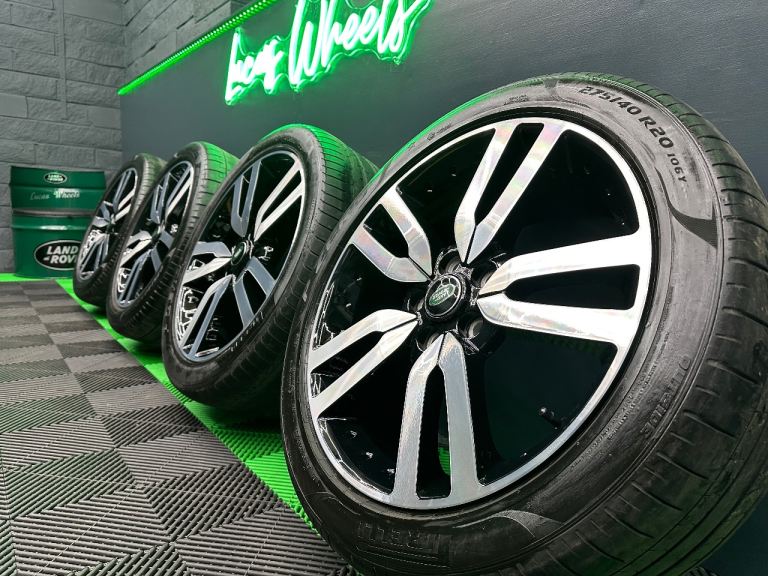 Discovery 4 / 3 HSE NEWLY Diamond Cut & Black 20” Alloy Wheels - style 510 Landmark & all Pirelli’s!