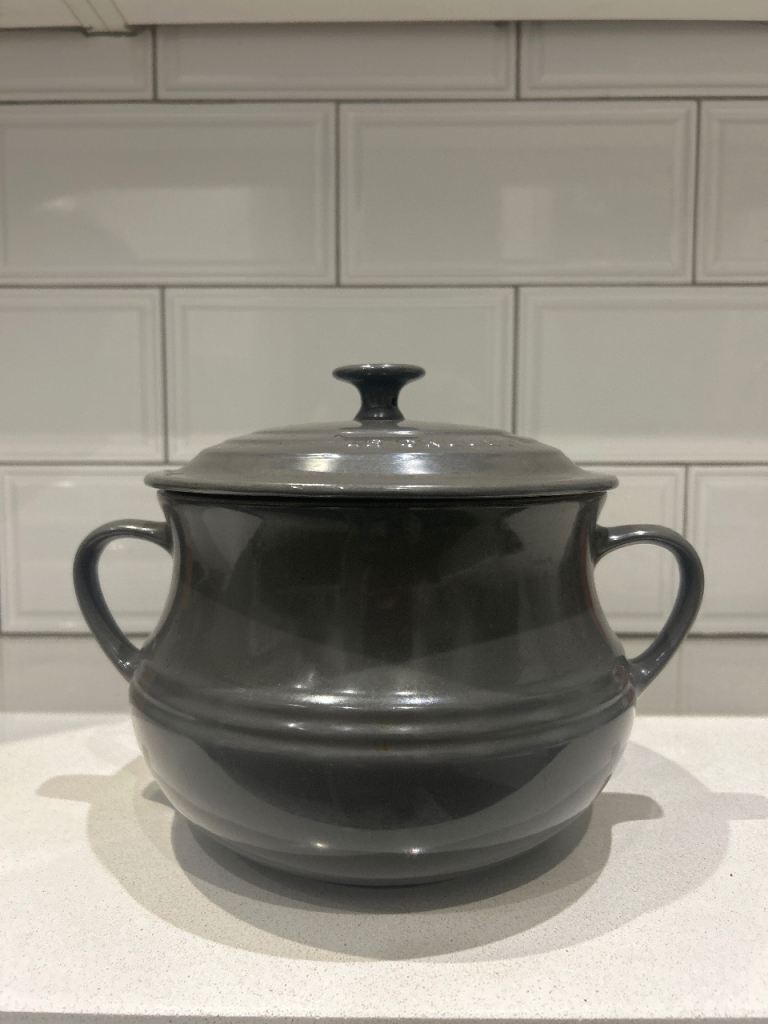Le Creuset casserole roasting pot 