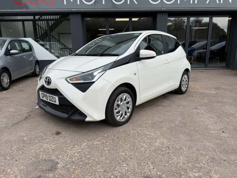 Toyota Aygo 1.0 VVT-i X-Play 5dr x-shift - FFSH - REAR CAMERA - BLUETOOTH