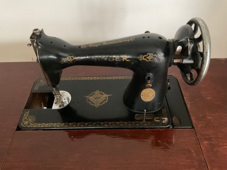 Singer sewing machine vintage