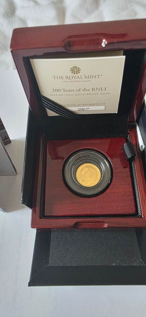 Oueen Elizabeth II ( 1952-2022 gold proof ten pound coin