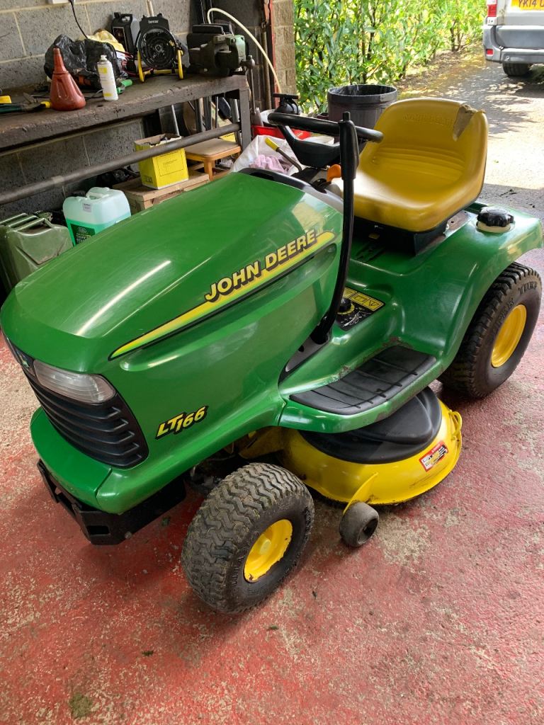 John Deere LT166 ride on tractor 