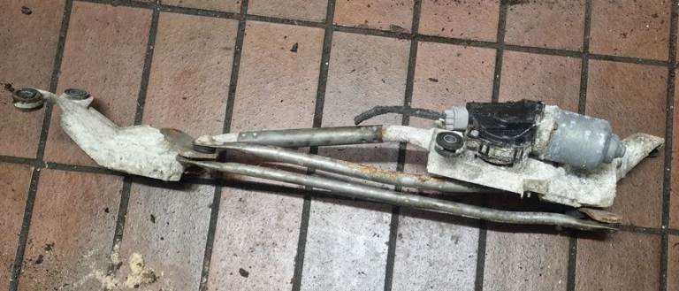 Mitsubishi Outlander Front Wiper Motor And Linkage 2010