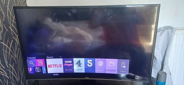 Samsung 43" Smart TV , Curved Screen
