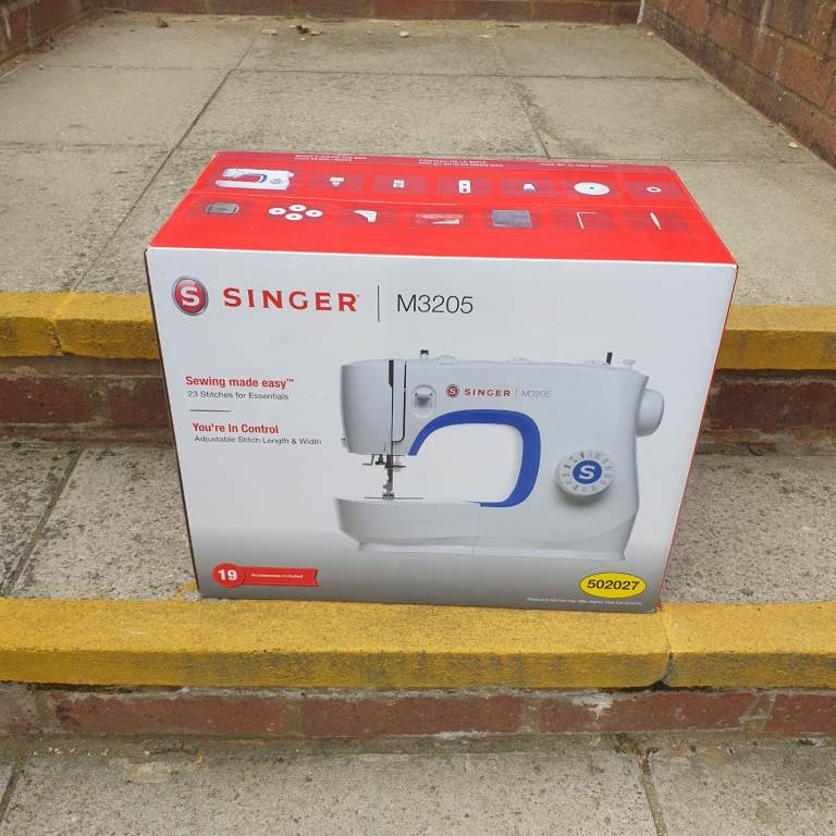 Brand New Sealed Singer M3205 Sewing Machine Sew Heavy Duty Fabrics M320L Serenade