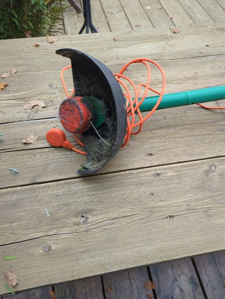 Black and Decker Strimmer 