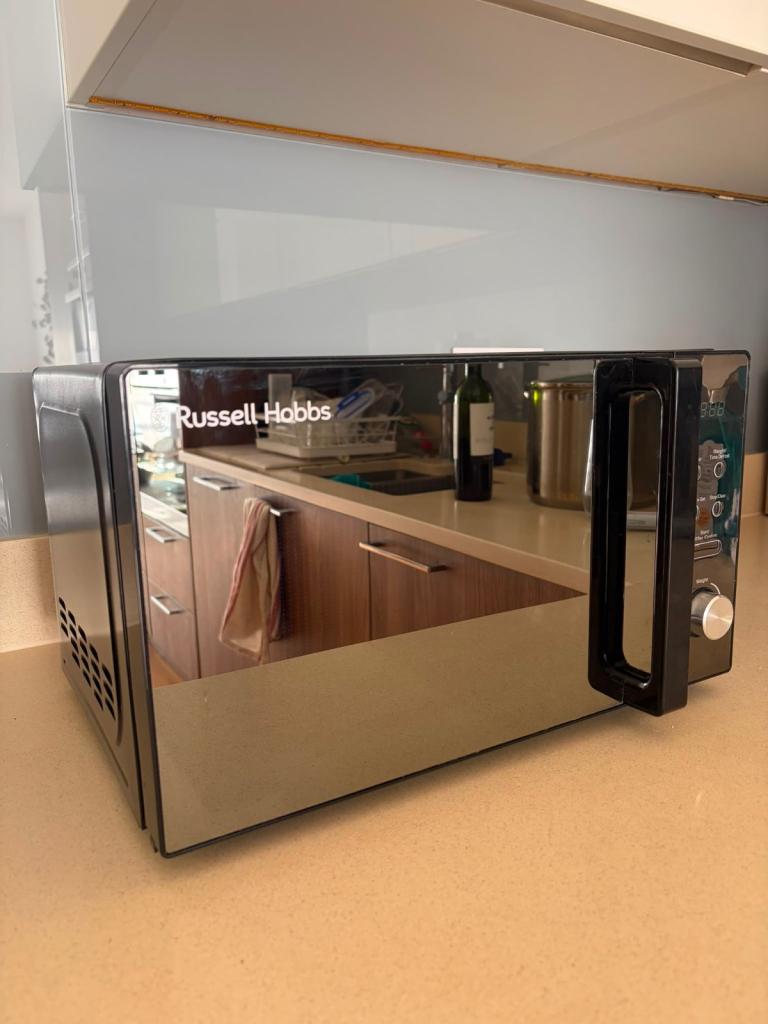 Russell Hobbs Compact Digital Microwave – Black – 800W – Great Condition