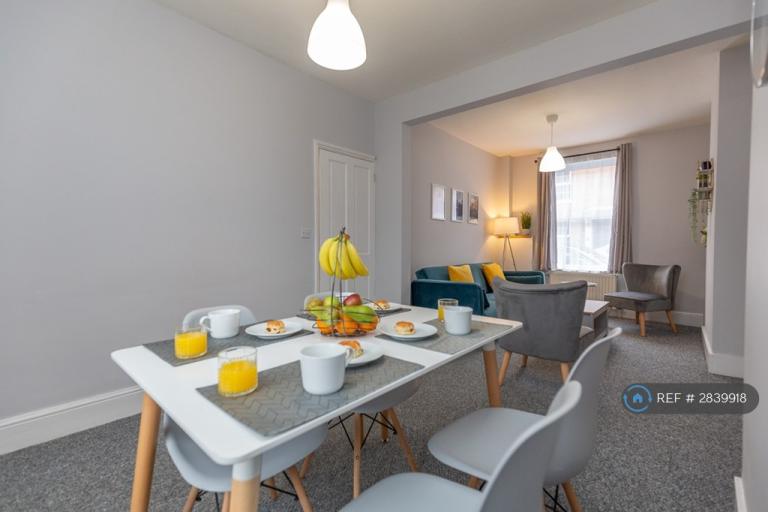 2 bedroom house in Hampton Street, Northampton, NN1 (2 bed) (#2839918)