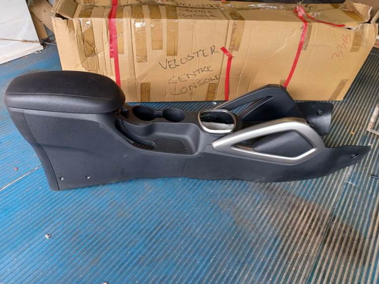 Hyundai veloster Centre console 
