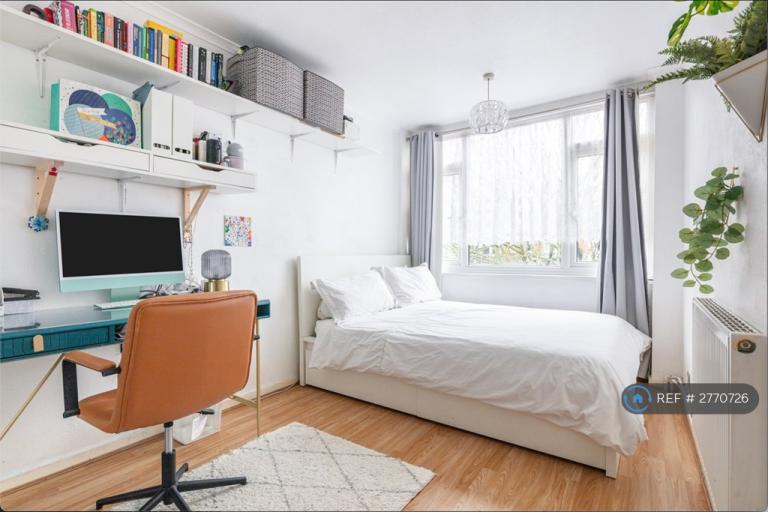 1 bedroom in Hevelius Close, London, SE10 (#2770726)