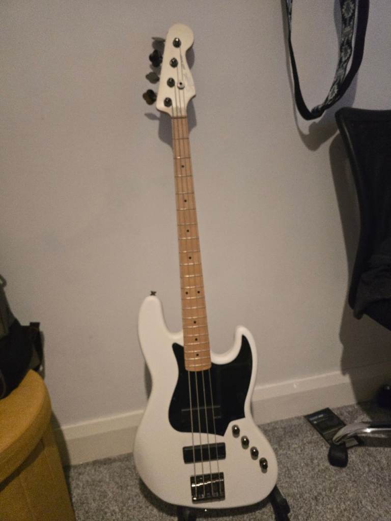 Fender Squier Contemporary Active Jazz HH Bass,  Flat White