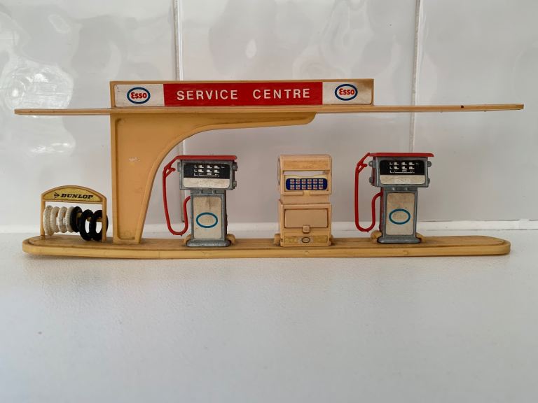 Model enthusiasts dream. 1970s Vintage Esso Service Centre