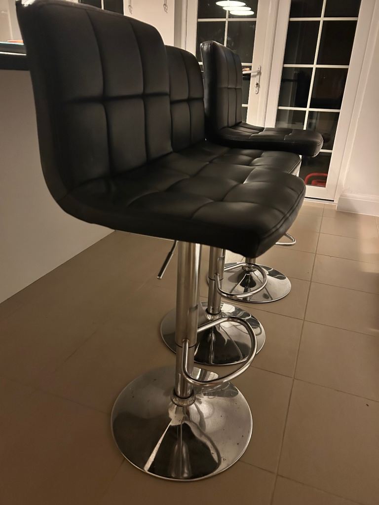 Bar stools x4