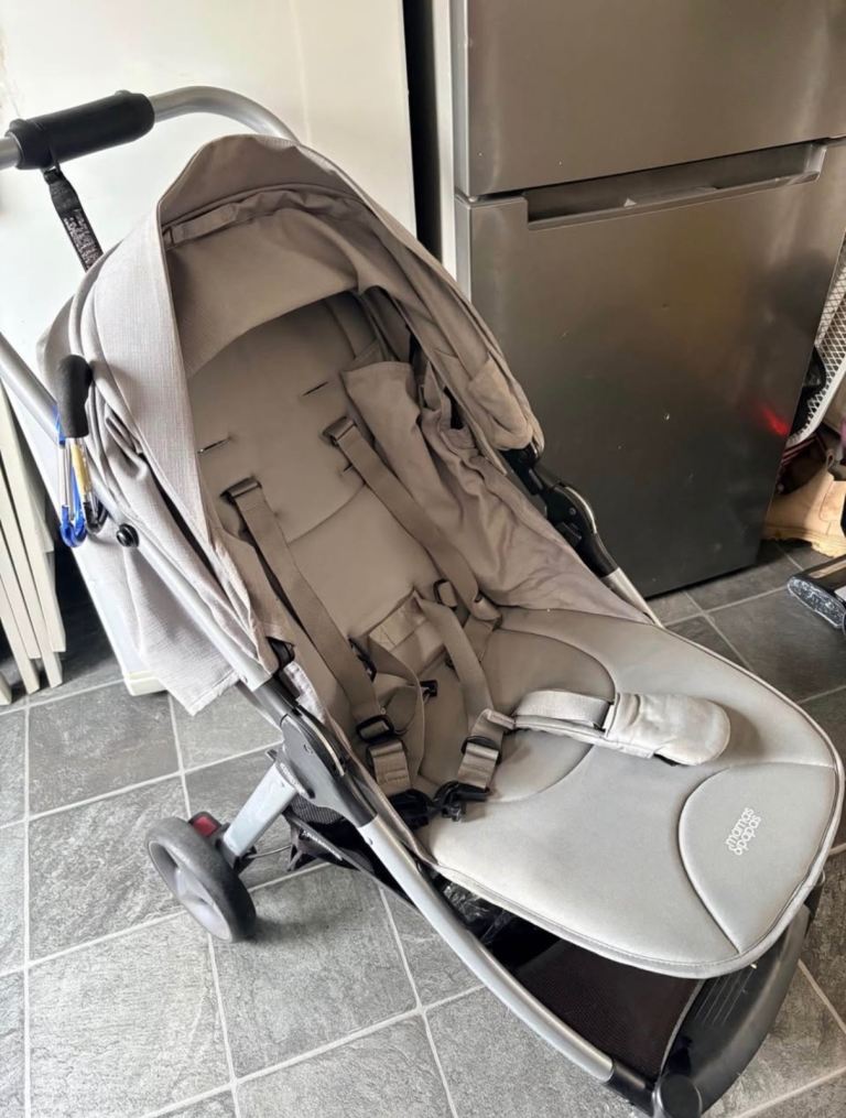 Grey Baby Pushchair/Stroller – Good Condition