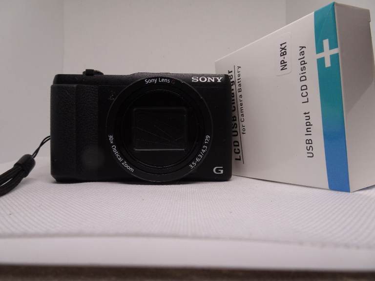 Sony HX60 20mp 30x zoom travel camera