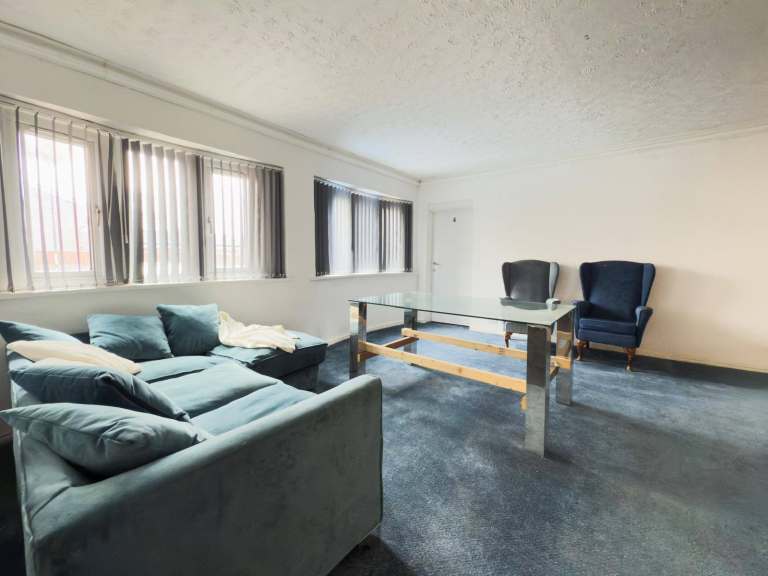 Spacious & Cosy Double Room For Rent AT CV2 2EG