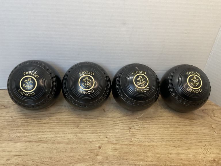 Taylor Lignoid Lawn Bowls Set Of Four Size 4 Thomas Taylor