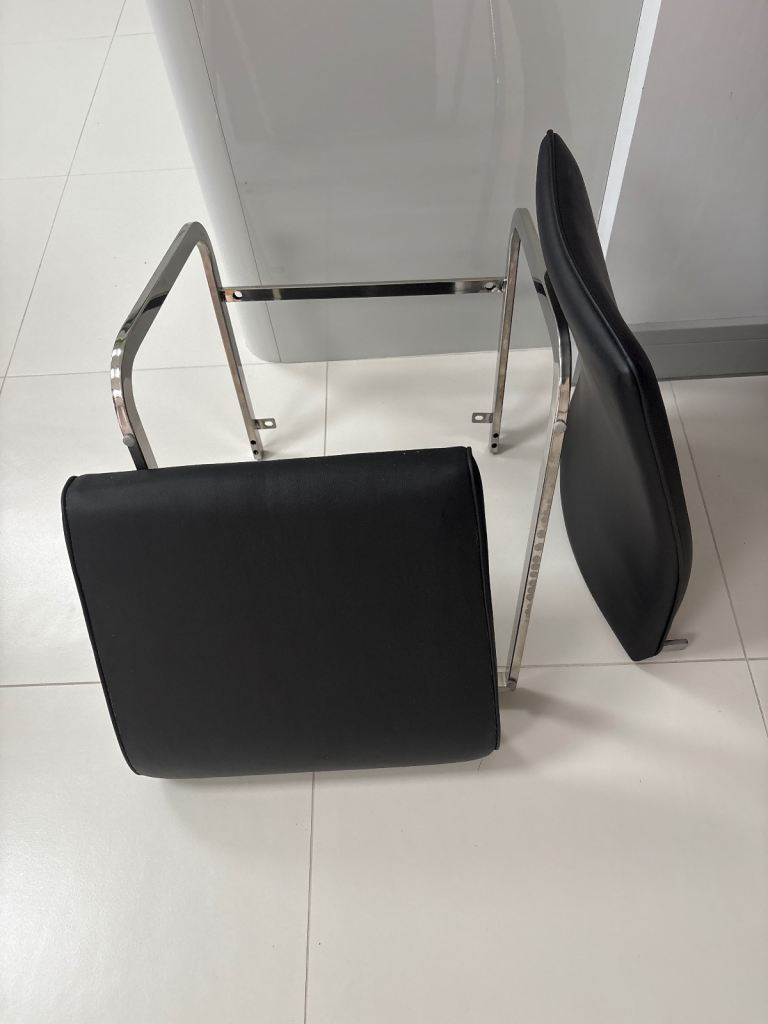 White glass dining table and 6 or 8 chairs