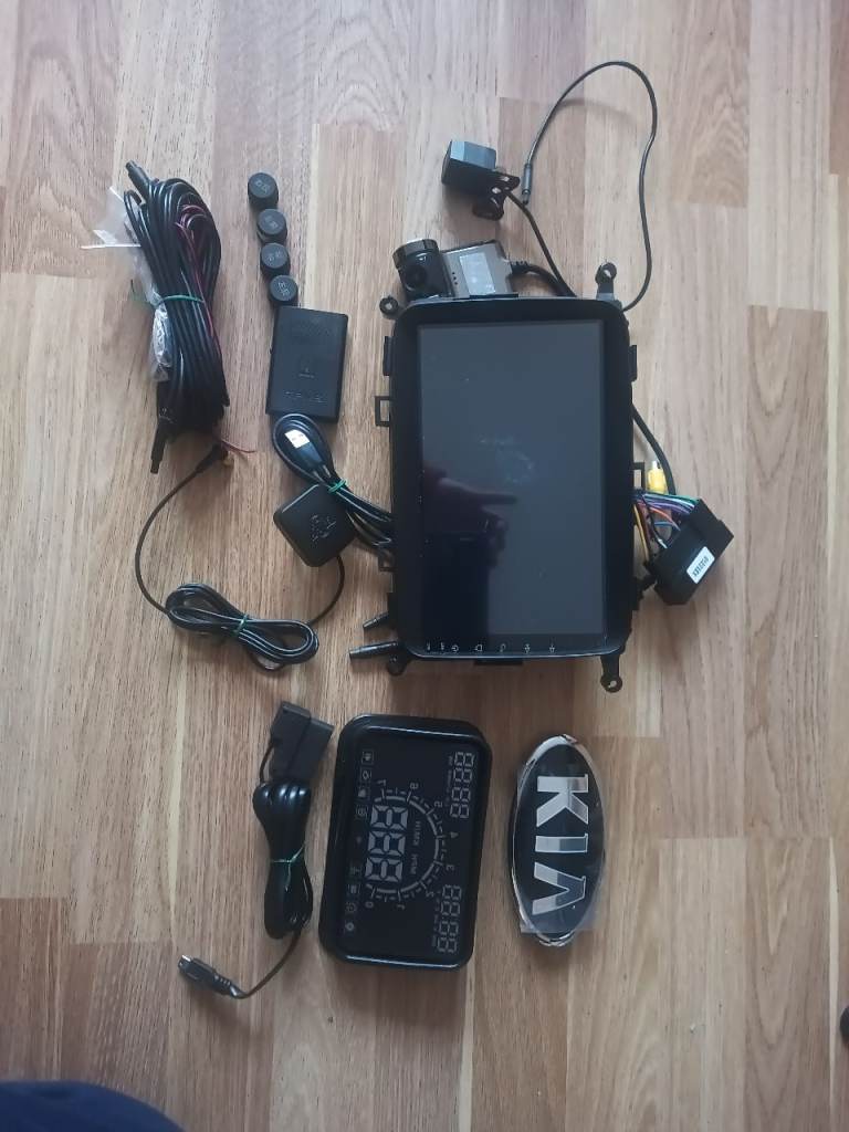 Kia Carnes Mulit-media car player with dash cam and tyre pressure monitor