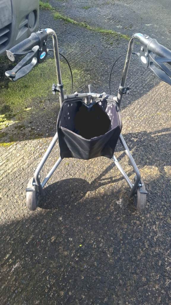 Rollator walking aid