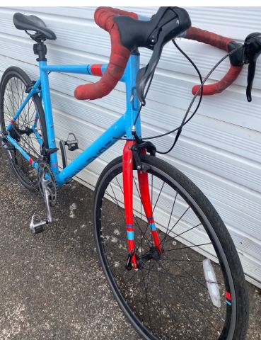 Giant Road Bike – Blue & Red, Shimano Sora, £50.00 for Sale