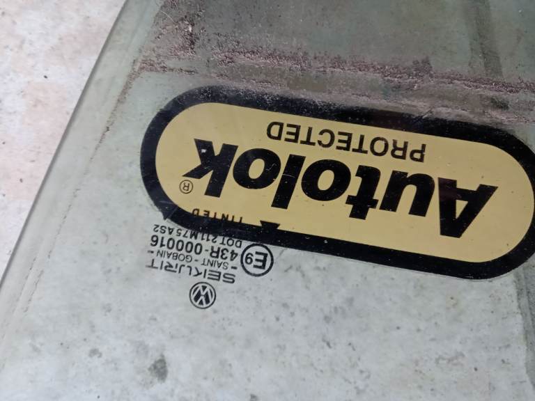 Vw polo 1.9 diesel 1997 door glass 