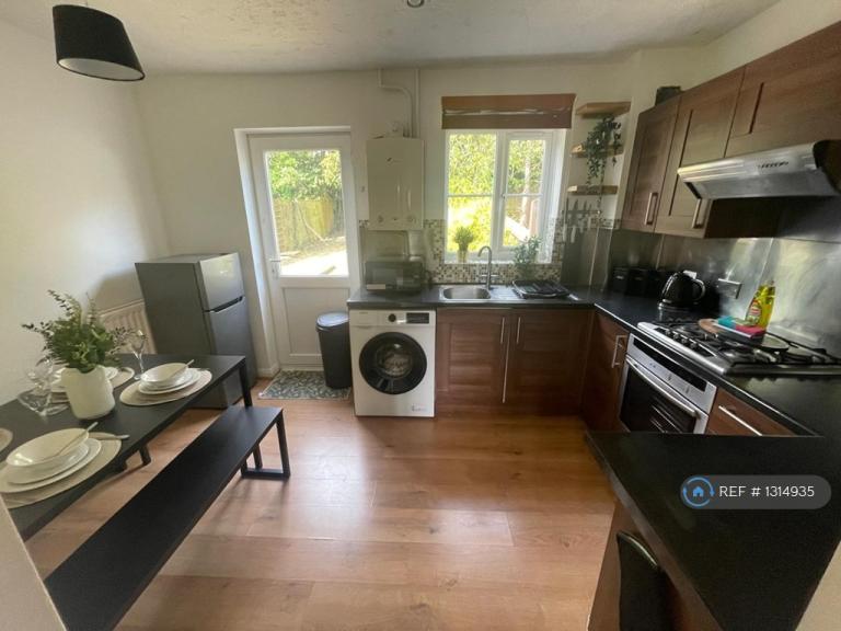 2 bedroom house in Cressey Avenue, Milton Keynes, MK5 (2 bed) (#1314935)