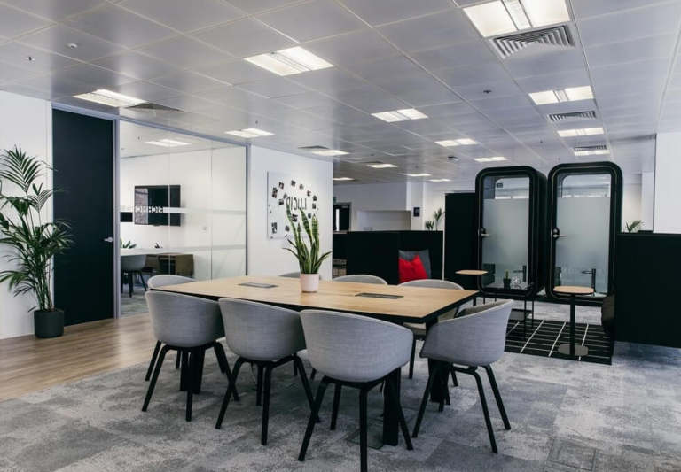 Rent Shoreditch Serviced Offices - Sizes From 75 to 86 Desks - Flexible Furnished Suites EC2A