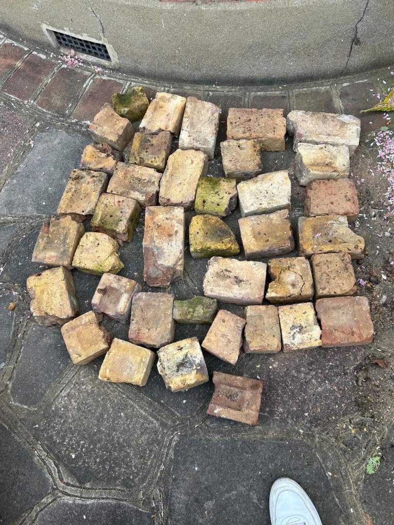 Old yellow half bricks 