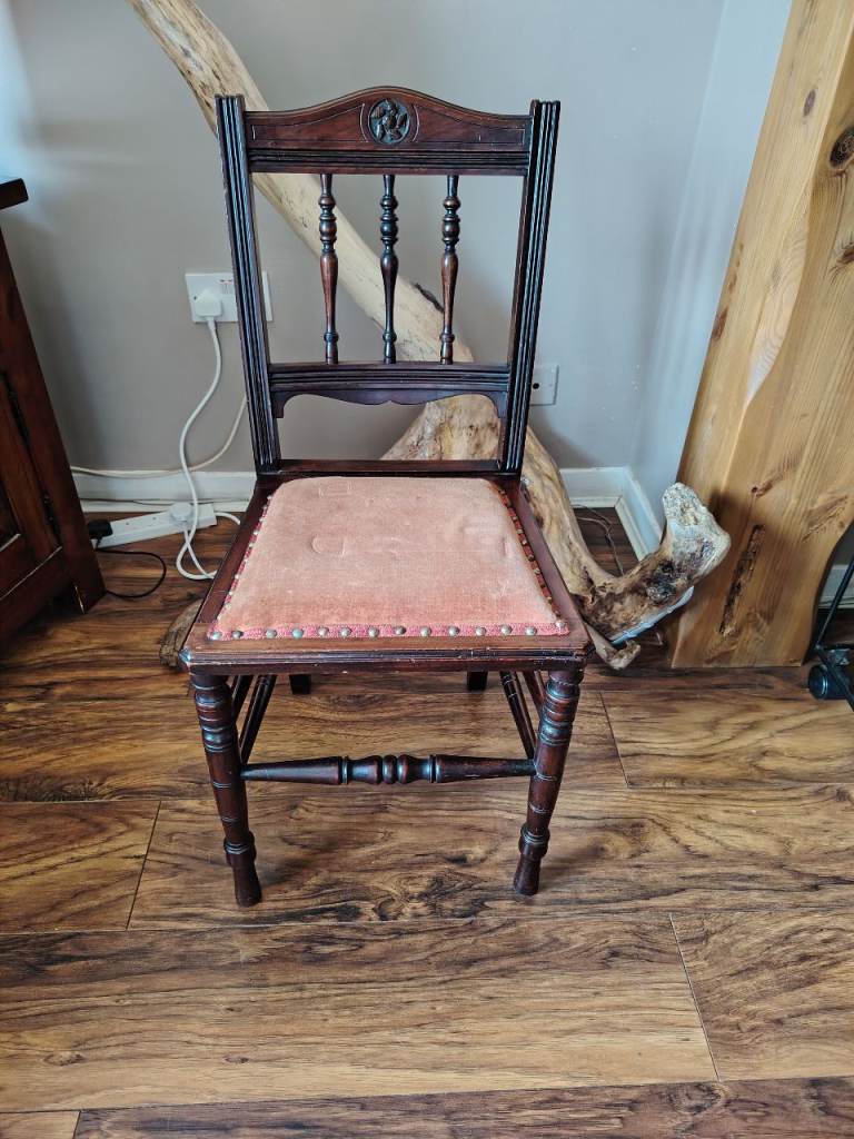 Antique hall chair