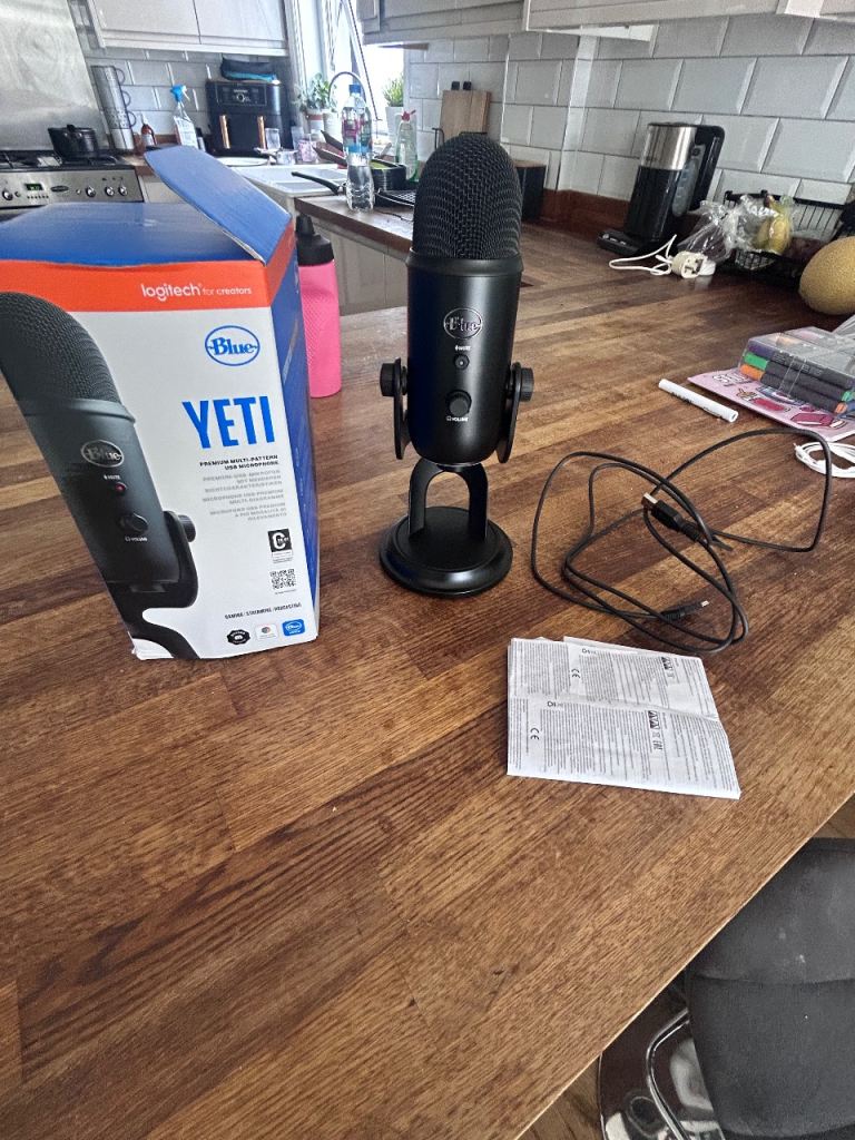Blue Yeti USB Microphone - Black, Multi-Pattern