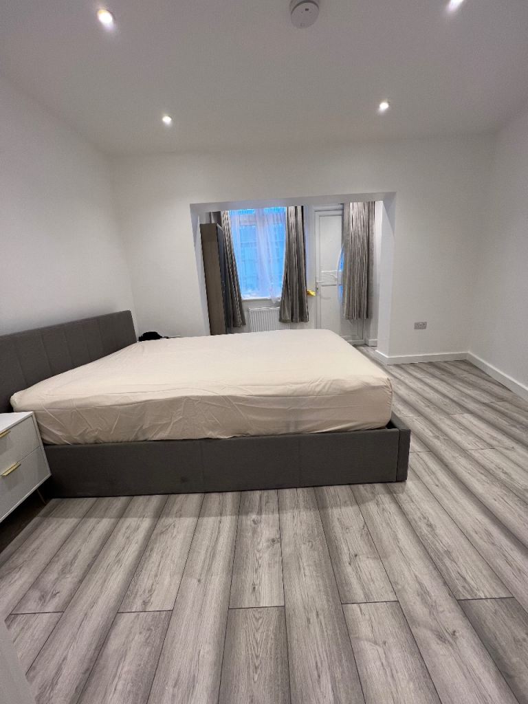 Studio Flat to Let – EN1 (Off Willow Road)