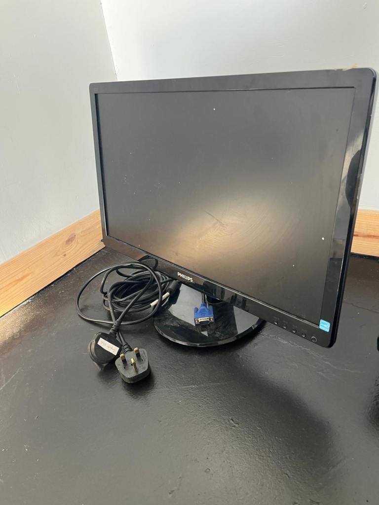 Philips Computer Monitor with Stand & All Cables