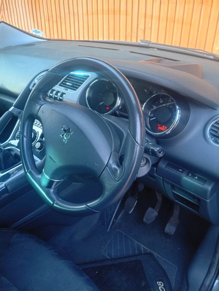 Peugeot, 3008, EXCLUSIVE FULL GLASS ROOF 1 OWNERHatchback, 2010, Manual, 1560 (cc), 5 doors